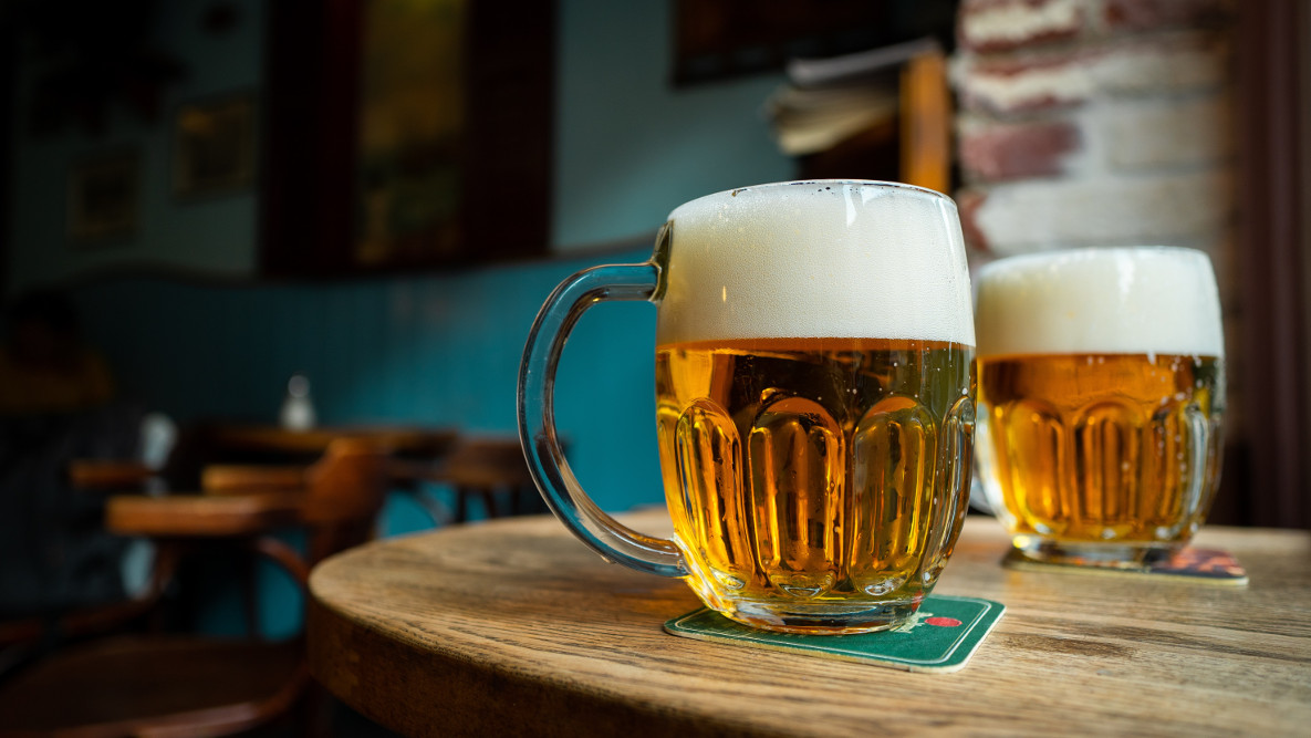 Die hier vorgestellte Version des klassischen böhmischen Pilsner Biers wird mit Tennenmalz gebraut (Foto: Radovan on Unsplash)