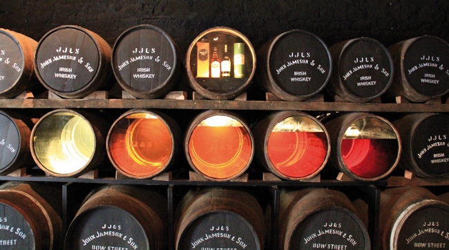 Schaufässer in der Jameson Distillery Midleton, Co. Cork