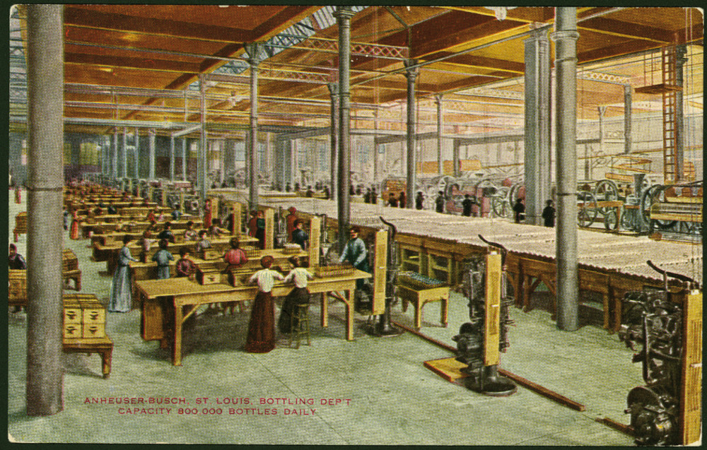 Blick in die Abfüllhalle von Anheuser-Busch - als Postkartenmotiv